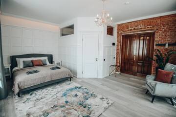 Фото номера Люкс с кроватью размера «king-size» и балконом Отель Bahnhofs hotel г. Алуксне 3