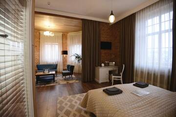 Фото номера Улучшенный номер с кроватью размера «king-size» Отель Bahnhofs hotel г. Алуксне 3
